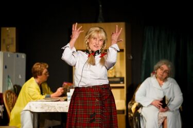 Groteskowy obraz Polski. Sztuka Doroty Masłowskiej w Teatrze Dramatycznym