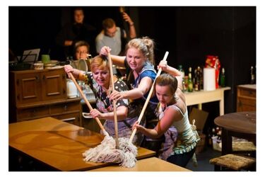 Piosenki Toma Waitsa śpiewane w kuchni. Spektakl w Akademii Teatralnej