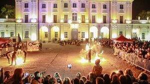 Iluminacje, fireshow, instalacje w parku. Tłumy osób na Lumo Bjalistoko [ZDJĘCIA]