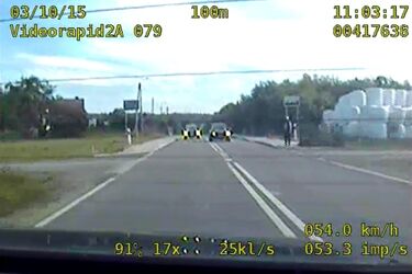 Jechał 142 km/h w terenie zabudowanym i wyprzedzał. Pirata nagrała kamera [WIDEO]