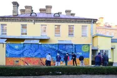 Przy ul. Kopernika powstał nowy mural. Połączył sztukę i resocjalizację