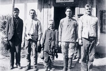 Historyczne zdjęcia, znani pisarze. Oryginalny projekt Muzeum Wojska