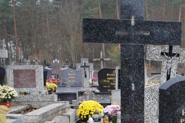 21-latek zniszczył na cmentarzu około 60 nagrobków