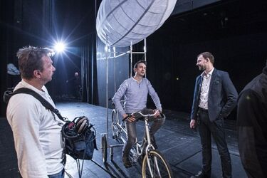 Opera w telewizji. Jak wygląda budynek przy Odeskiej od kulis?