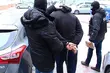 Bili, grozili i przetrzymywali swoich 