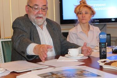 Jest miejski kalendarz na 2016 r. W nim nietypowe fotografie Piotra Sawickiego