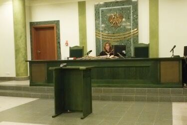 Policjant był ofiarą, a nie sprawcą bójki. Działał w obronie koniecznej 