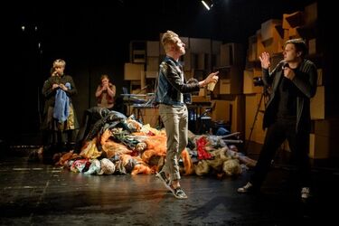 Nad sałatą rozprawiają o sztuce. "Tarantula" powraca [WIDEO]