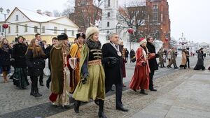 Poloneza czas zacząć. Studniówka na Rynku Kościuszki [ZDJĘCIA]