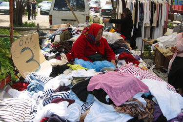 Dwie twarze: Lumpex i szmatex – czyli ubierz się stylowo [FELIETON]