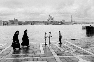 To unikalny zestaw zdjęć. Można go obejrzeć w Operze