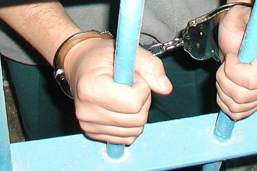 Dotkliwie pobił dwóch mężczyzn. Jeden z nich walczy o życie