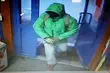 Nożem zastraszył ekspedientkę. Policja szuka sprawcy rozboju