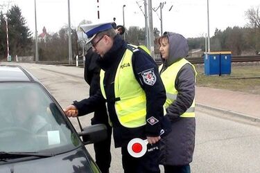 Akcja "Bezpieczny przejazd". 418 wykroczeń, 8 pijanych kierowców i 15 wniosków do sądu