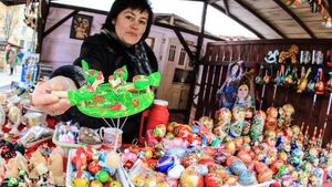 Wielkanocne wyroby, biżuteria i pierogi z grilla. Ruszył jarmark na rynku [ZDJĘCIA]