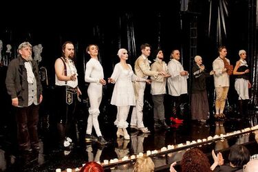 Brawurowy spektakl. Nowoczesny i pełen zwrotów akcji "Kandyd"