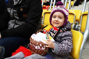 Na Rynku Kościuszki i Stadionie Miejskim poświęcono pokarmy [ZDJĘCIA]