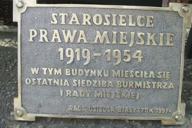 Starosielce. Pamiątkowa tablica po 3 latach wraca na swoje miejsce