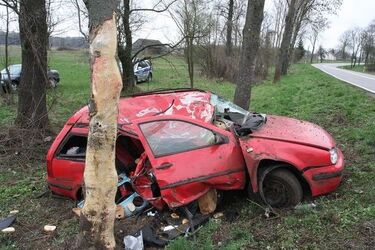 Poważny wypadek golfa. Kierowca trafił do szpitala