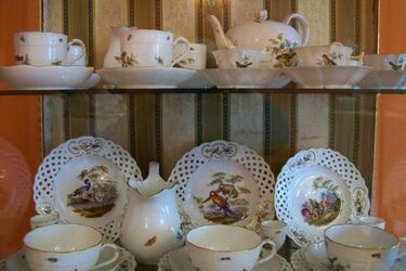 Porcelana i srebro. Nowa wystawa w Muzeum Wnętrz Pałacowych w Choroszczy