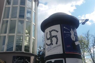 Plakat spektaklu "Biała siła, czarna pamięć" propaguje faszyzm? Sprawa jest badana
