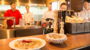 Tak smacznie jest tylko raz w roku. Setki białostoczan wzięło udział w Nocy Restauracji