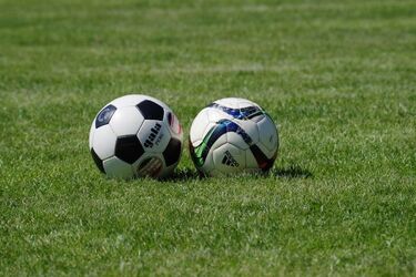 Podlaski futbol. Piłkarska środa w IV lidze i KOS [WYNIKI]