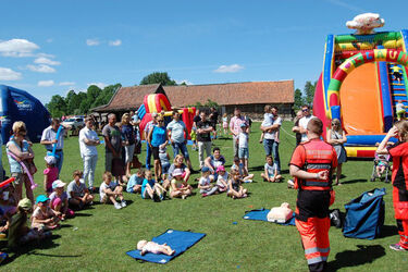 Inżynierowie budownictwa zebrali kilka tys. zł na wakacje dla wychowanków domu dziecka