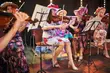 Światowe przeboje w plenerze. Koncert w ogródku kawiarni Fama