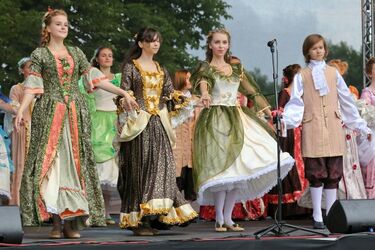 Występy zespołów i koncerty na rynku. Dzień Muzyki i Tańca Dworskiego