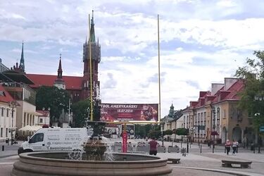 Białystok żyje XI SuperFinałem. W centrum miasta wyrosły futbolowe monumenty