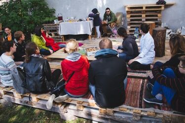 Fotografia, rękodzieło, muzyka i teatr. Kreatywne warsztaty pod gołym niebem