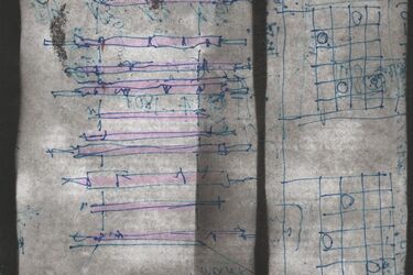 Ta wystawa składa się z instalacji. Prace stworzył ukraiński artysta