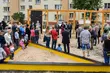 Podwórko obok bloku przy ul. Włókienniczej zmieniło się nie do poznania