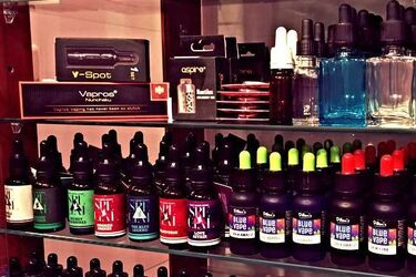 Moda na e-papierosy trwa. Białostoczanie chętnie z nich korzystają, jest też nowy sklep