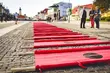 Nosze przed katedrą, szpony przy teatrze. W mieście stanęły nurtujące instalacje [ZDJĘCIA]