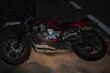 Skręcała w lewo, gdy w jej auto uderzył motocyklista. Jedna osoba jest poważnie ranna