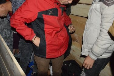 12 imigrantów próbowano przewieźć do Polski w drewnianej skrzyni