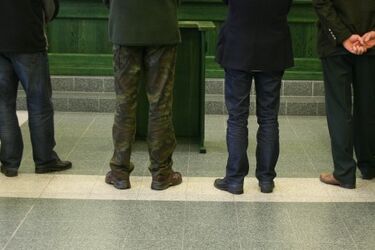 Mięso naszpikowane haczykami miało wabić zwierzęta. Oskarżony nie przyznaje się do winy