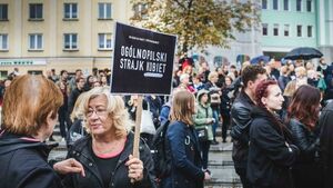 Przez Białystok przeszedł czarny protest. Kobiety nie chcą zaostrzenia prawa [ZDJĘCIA]