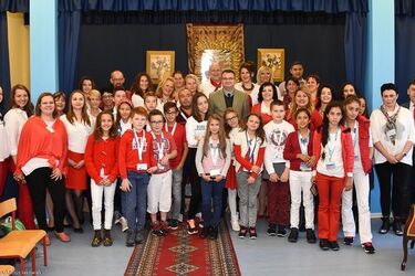 Uczniowie zwiedzają inne kraje i poznają ich kulturę 