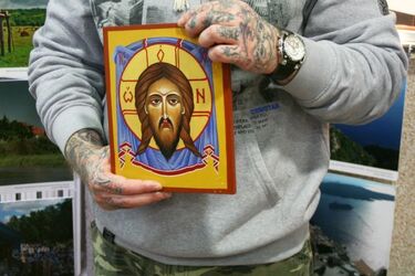 Obrazy wychodzą zza krat. W areszcie śledczym zakończyły się warsztaty pisania ikon