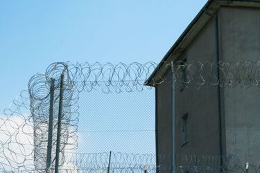 Sądy są przeciwne ułaskawieniu skazanego za zabicie partnerki i jej 2,5-letniej córki