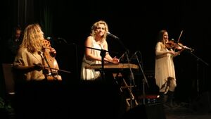 Zagrała Kapela ze Wsi Warszawa. Ruszyło święto "ciekawych świata" [ZDJĘCIA]