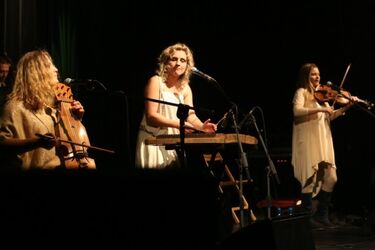 Zagrała Kapela ze Wsi Warszawa. Ruszyło święto "ciekawych świata" [ZDJĘCIA]