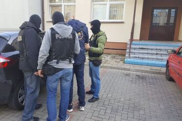 Ukarano policjantów, którym uciekł mężczyzna podejrzany o kradzieże z włamaniem