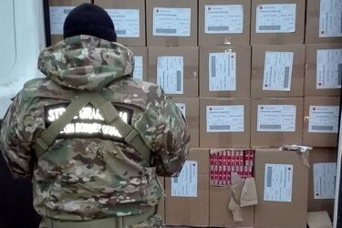 930 tys. zł kontrabandy. Wszystko to w jednym samochodzie [WIDEO]