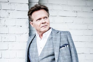 Michał Bajor z recitalem. Zaśpiewa w Teatrze Dramatycznym