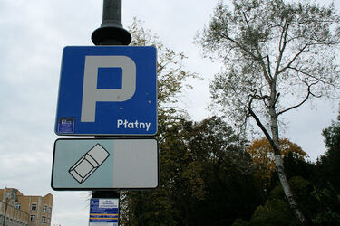 Koniec z papierowymi kartami. W strefie płatnego parkowania nie można już z nich korzystać