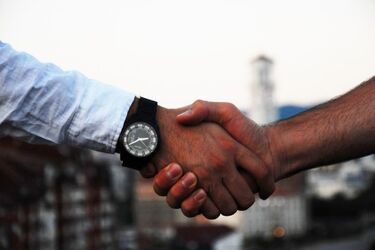 Akademia Dyplomacji na UwB. Cykl spotkań dla miłośników stosunków międzynarodowych